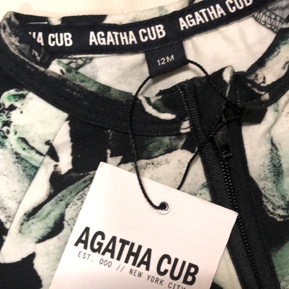 Agatha Cub-Baby romper in emerald green color. Made with Cuffs for hands & feet - Picture 3 of 6